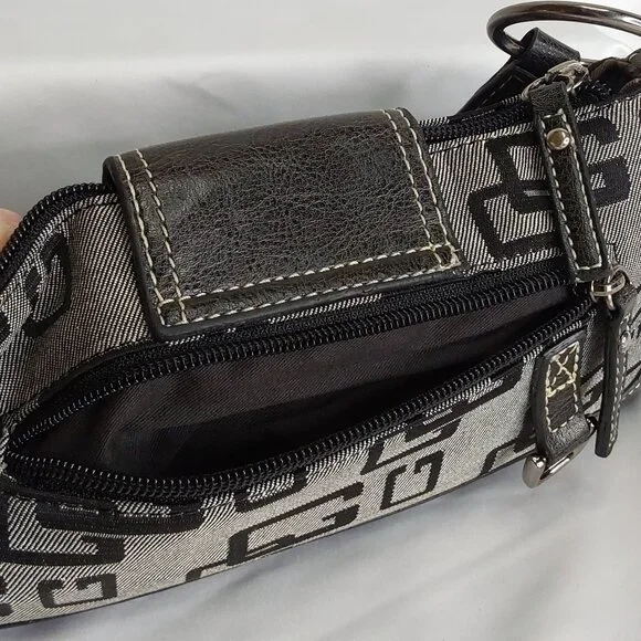 'GUESS' STUDDED MONOGRAM SHOULDER BAG SIGNATURE BIMBO BAGUETTE - Picture 7 of 16